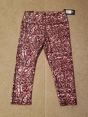 NWT Under Armour Print Compression High Rise Capris